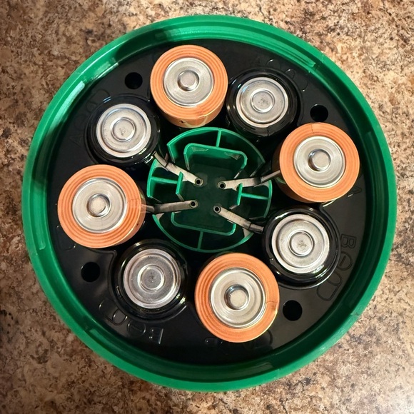 Coleman Camping Lantern Black and Green Size D Batteries (not included) Tested - Picture 12 of 13